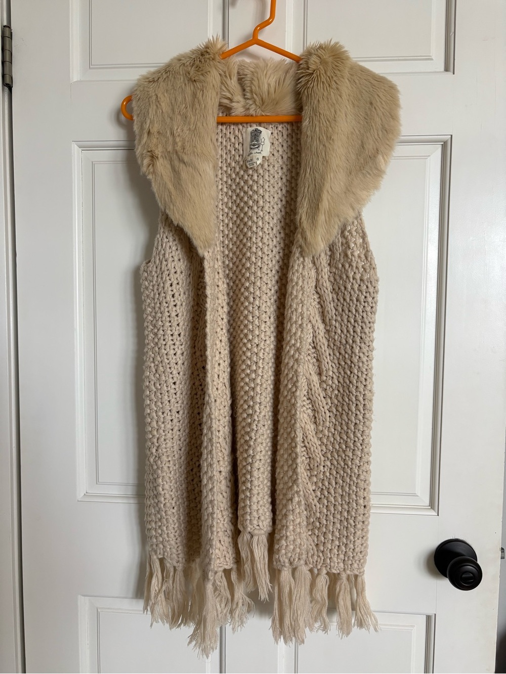 Cream Faux Fur Collar Knit Fringe Vest